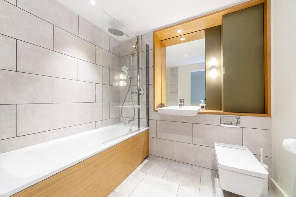 Stunning New 3 Bdr Duplex Wbalcony, East London Londres Exterior foto