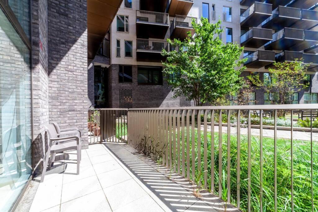 Stunning New 3 Bdr Duplex Wbalcony, East London Londres Exterior foto