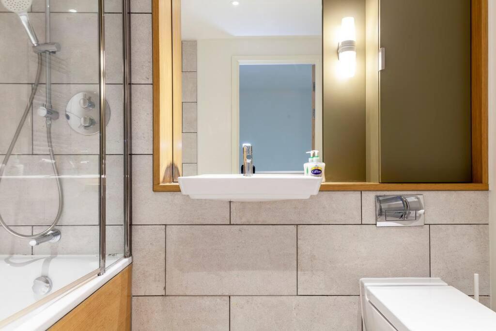Stunning New 3 Bdr Duplex Wbalcony, East London Londres Exterior foto